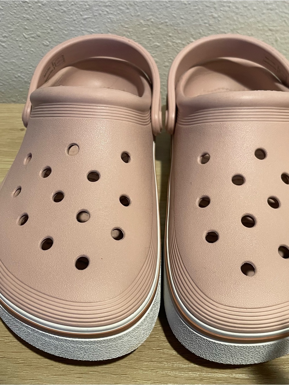 💗 Crocs Off Court Clogs – Pink Clay | Excellent Condition 💗